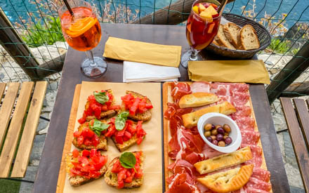 Italian meat platter and bruschetta at Nessun Dorma bar, Manarola, Cinque Terre