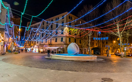 La città più vicina con molti alloggi disponibili, La Spezia, Cinque Terre