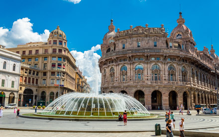 Piazza Raffaele De Ferrari a Genova, Cinque Terre