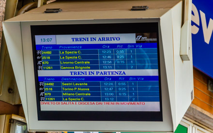 Train schedule board and its delay, Cinque Terre